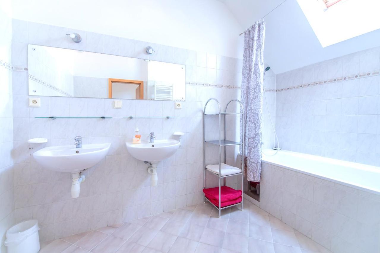 Apartments Vezenska Prag Dış mekan fotoğraf